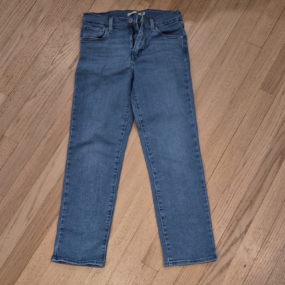 Levi's Women's Medium Blue Straight-Leg Jeans